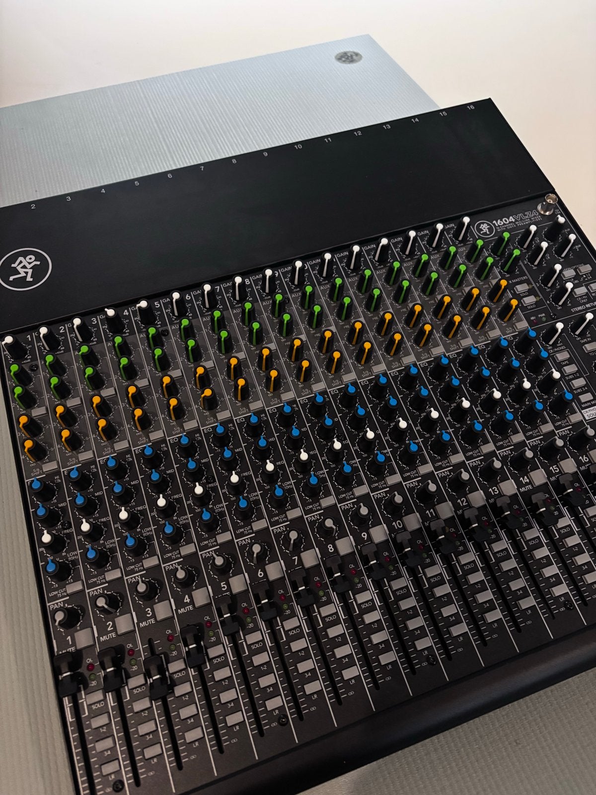 Mackie 1604 VLZ4 mixer, Muziek en Instrumenten, Ophalen, Zo goed als nieuw, 10 tot 20 kanalen, Microfooningang