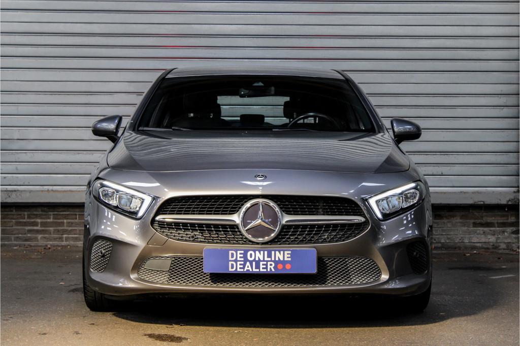 Mercedes-Benz A-Klasse 180 Premium AUT |Camera|Carplay|19inc, Auto's, Mercedes-Benz, 136 pk, Gebruikt, 4 cilinders, Leder