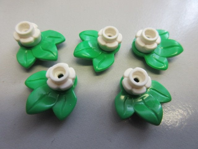 nr. 7379 Blaadjes met witte bloemetjes, Kinderen en Baby's, Speelgoed | Duplo en Lego, Ophalen of Verzenden, Zo goed als nieuw