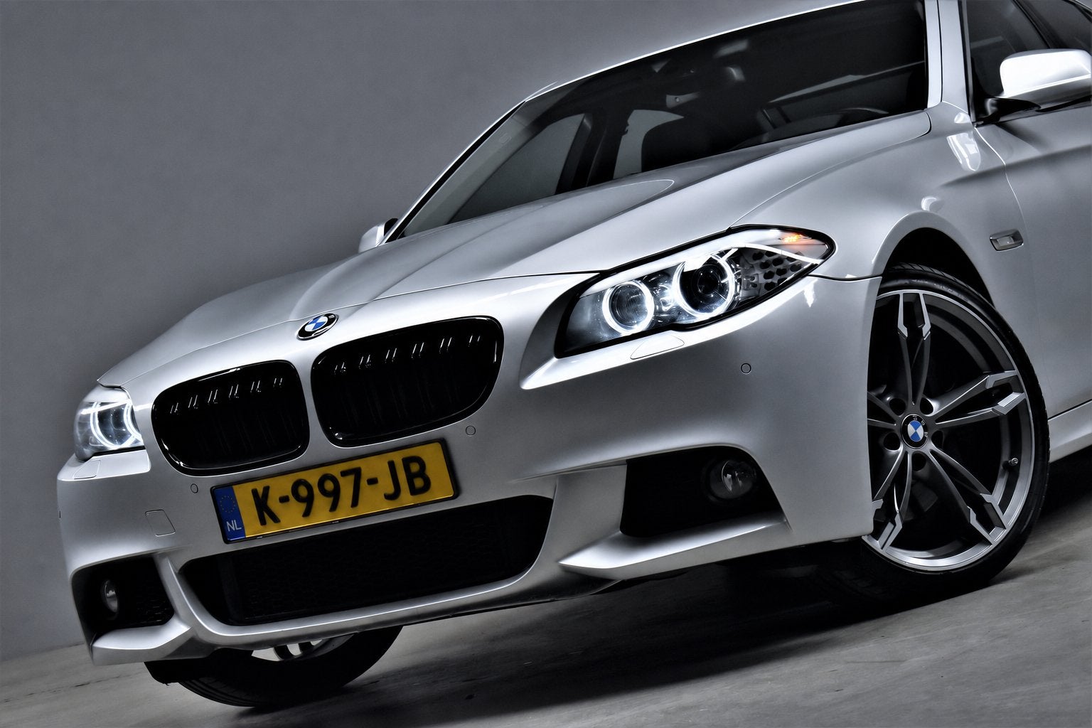 BMW 5-Serie 3.0 I 528 AUT 2010  - sport uitlaat - Youngtimer, Euro 5, Achterwielaandrijving, Zwart, 2996 cc