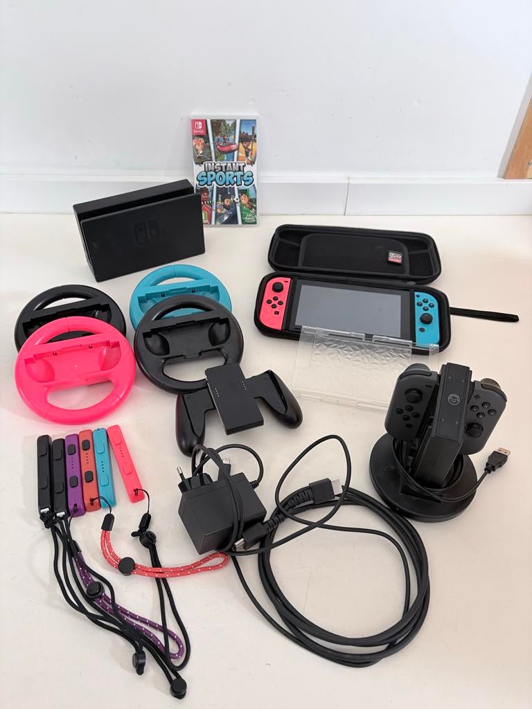 Nintendo Switch 1 met accessoires en 2 games, Spelcomputers en Games, Spelcomputers | Nintendo Portables | Accessoires, Zo goed als nieuw