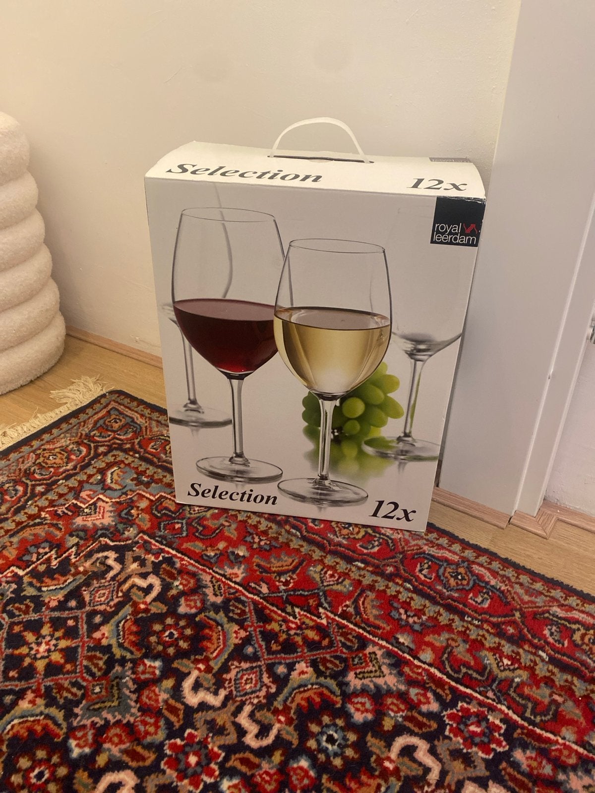Nieuw in doos: 12 Royal Leerdam wijnglazen (6 wit, 6 rood), Nieuw, Ophalen of Verzenden, Meerkleurig, Overige merken