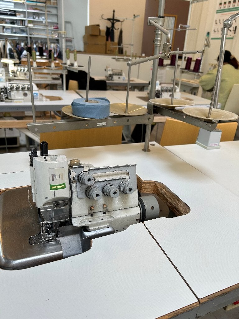Pfaff Industriële Overlockmachine (M-serie) – €450, Ophalen, Naaimachine, Industrieel, Gebruikt