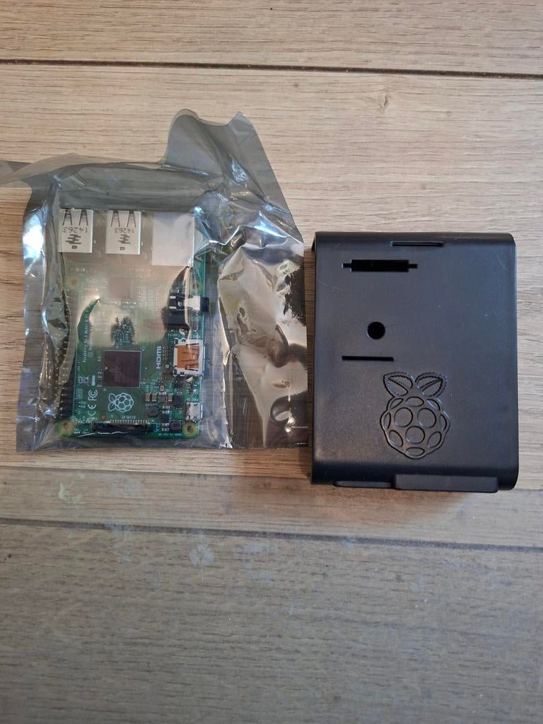 Raspberry Pi 2 Model B met behuizing, Computers en Software, Desktop Pc's, Minder dan 4 GB, Broadcom BCM2837, Minder dan 2 Ghz