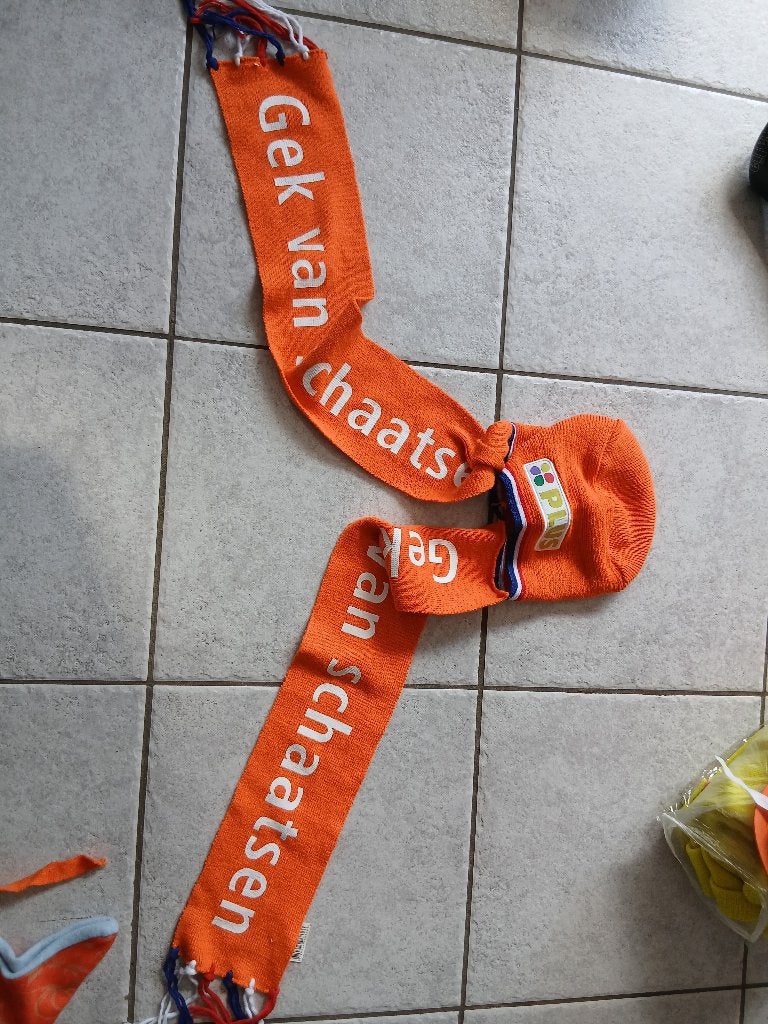 Gek van schaatsen oranje muts en sjaal er aan vast, Ophalen, Oranje of Koningsdag