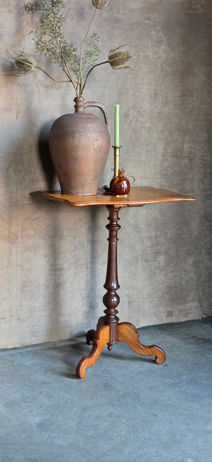 antiek biedemeier bijzettafel wijntafel met geschulpte rand, Ophalen