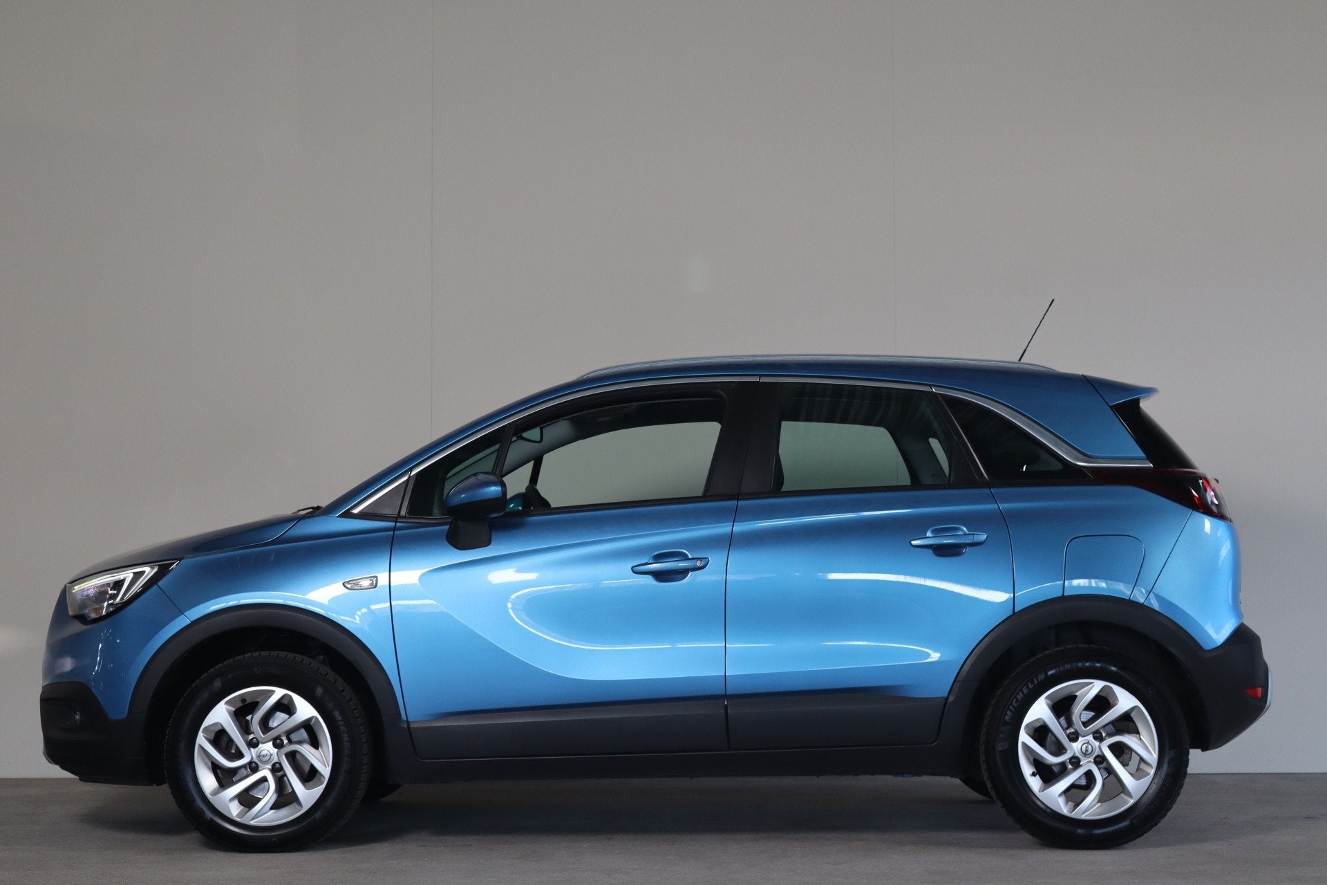 Opel Crossland X 1.2 Turbo Innovation NL-Auto! Apple Car-Pla, Auto's, 840 kg, Gebruikt, 1199 cc, Blauw
