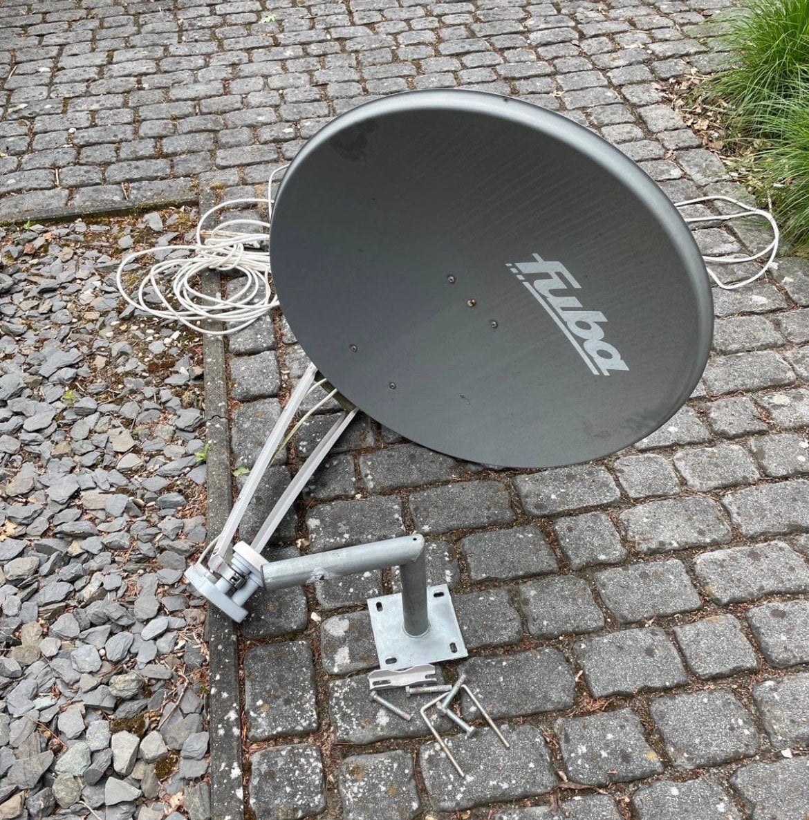 Fuba schotelantenne met bevestigingsmateriaal, Ophalen, Gebruikt, (Schotel)antenne, Overige merken