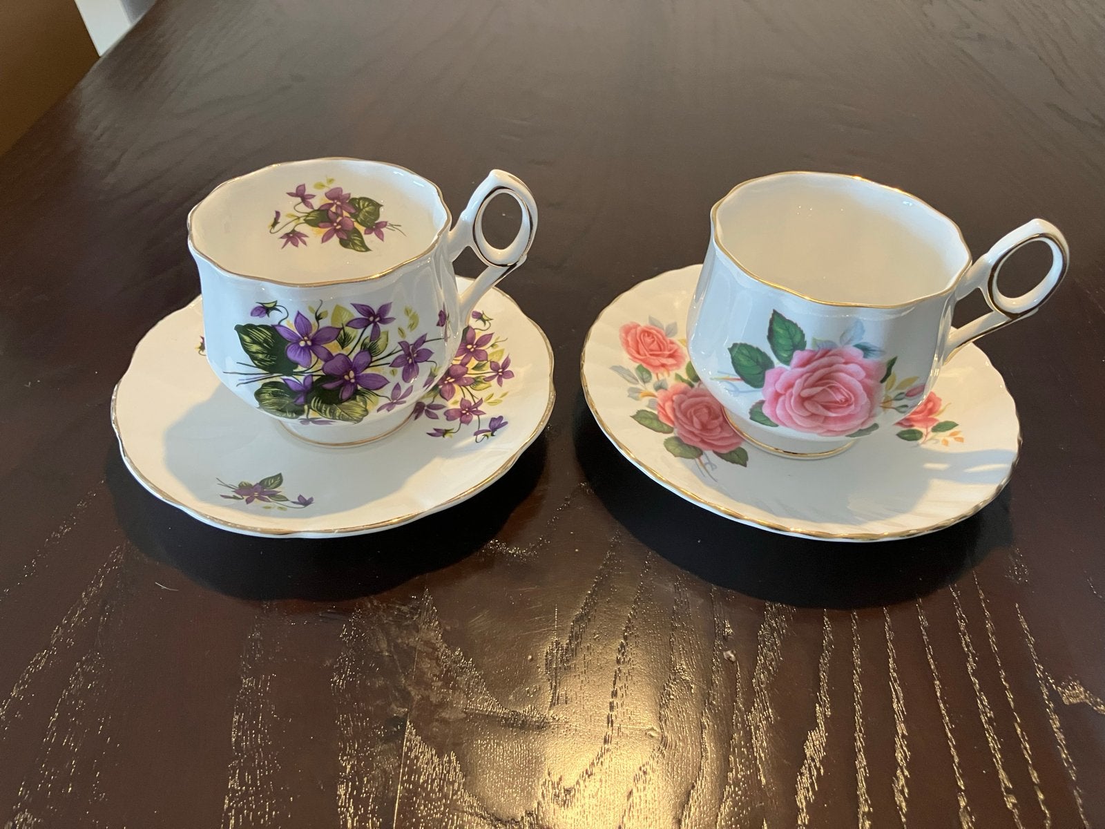 Set van 2 vintage theekopjes met schotels - Bloemen, Ophalen