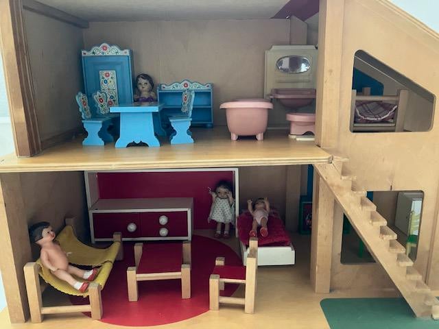 Poppenhuis met popjes en meubeltjes, Ophalen of Verzenden, Poppenhuis