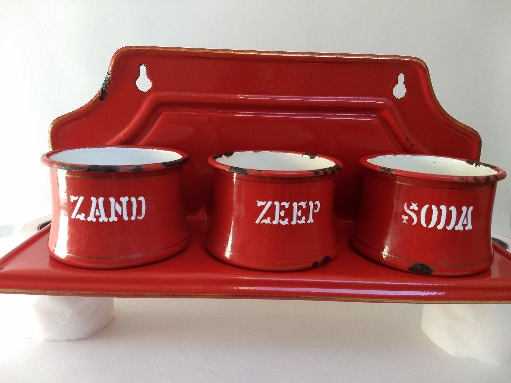 Zand zeep soda  rood emaille, witte letters, gouden bies, Antiek en Kunst, Antiek | Emaille, Ophalen