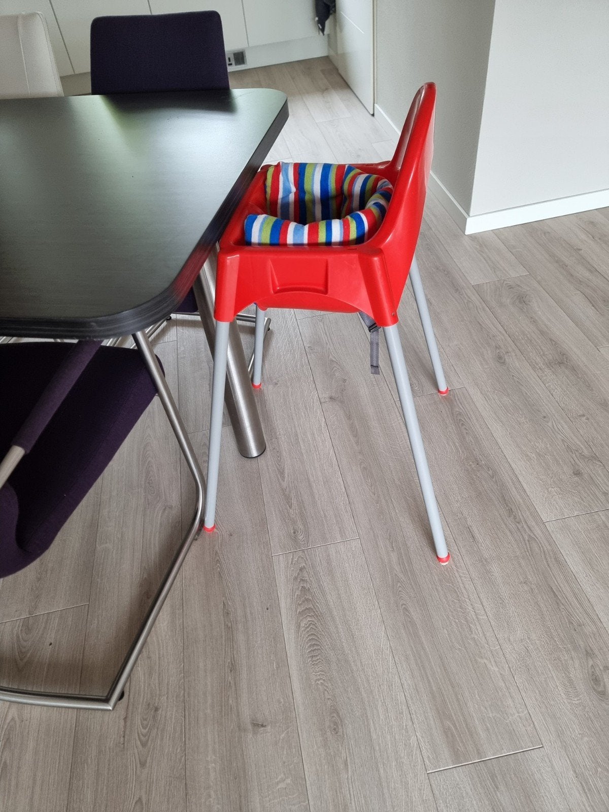 Ikea kinderstoel met verkleiner - goede staat, Kinderen en Baby's, Kinderstoelen, Ophalen