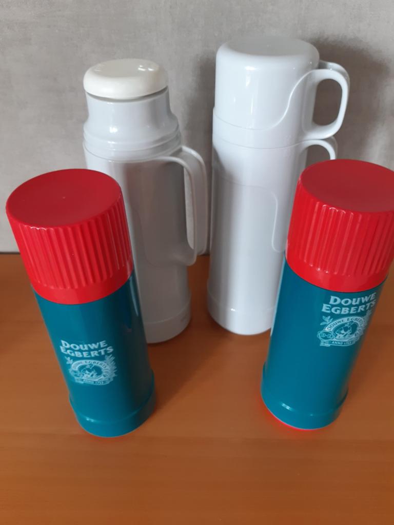 4 thermoskannen., Ophalen