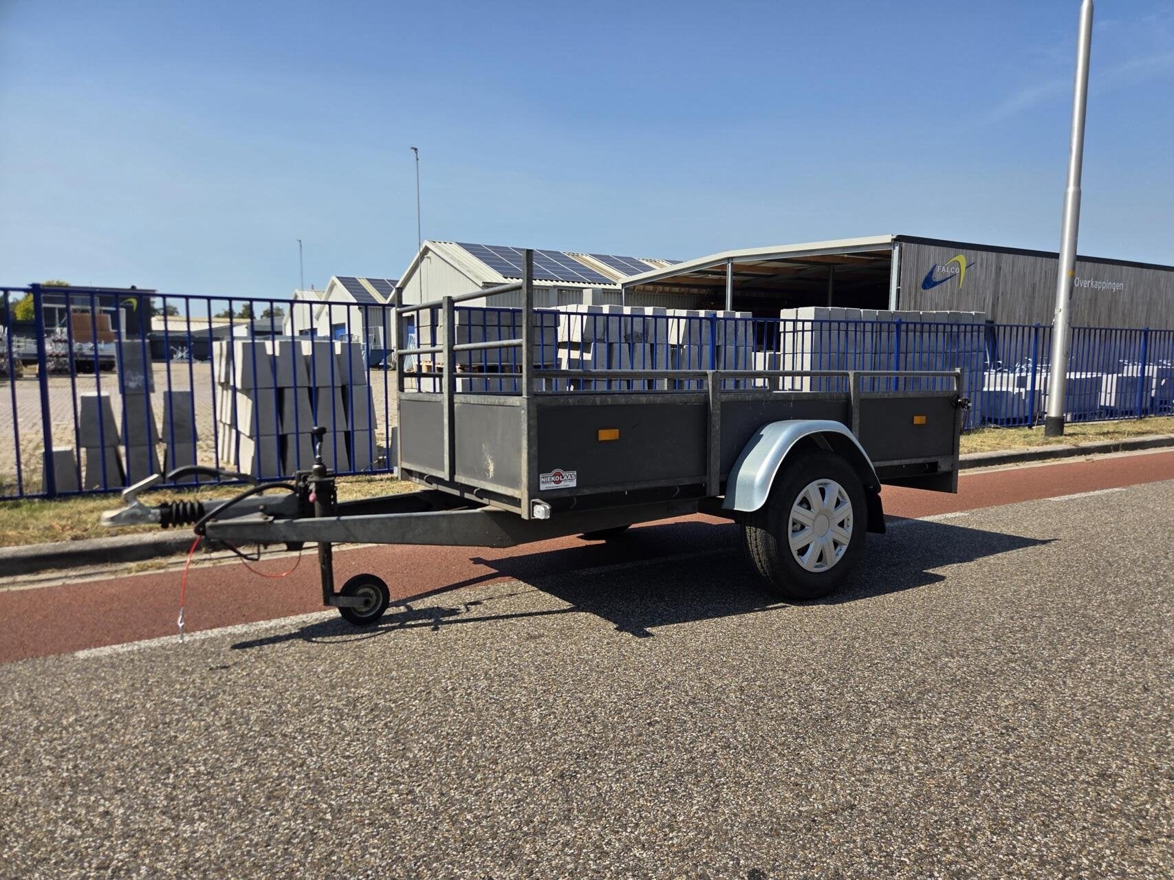 Hapert Bakwagen | 1350 kg | 252 x 130 cm, Gebruikt