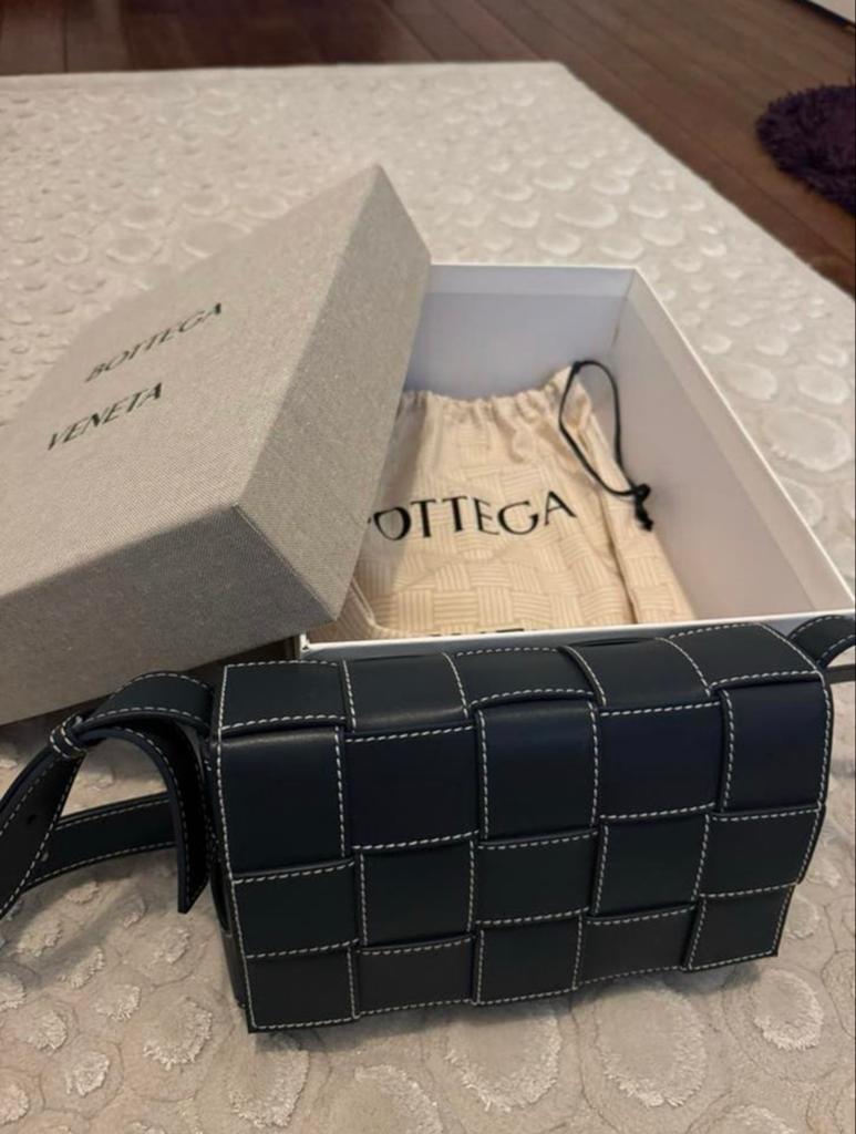 Bottega Veneta Cassette Tas - Zwart/Donkerblauw, Ophalen of Verzenden, Zo goed als nieuw, Zwart, Schoudertasje