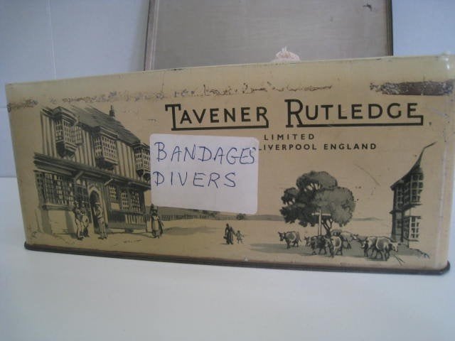 Blikken doos Taverner Rutledge Ltd Liverpool 24,5x1,5x10,5, Verzamelen, Blikken, Ophalen, Gebruikt, Koek(jes)
