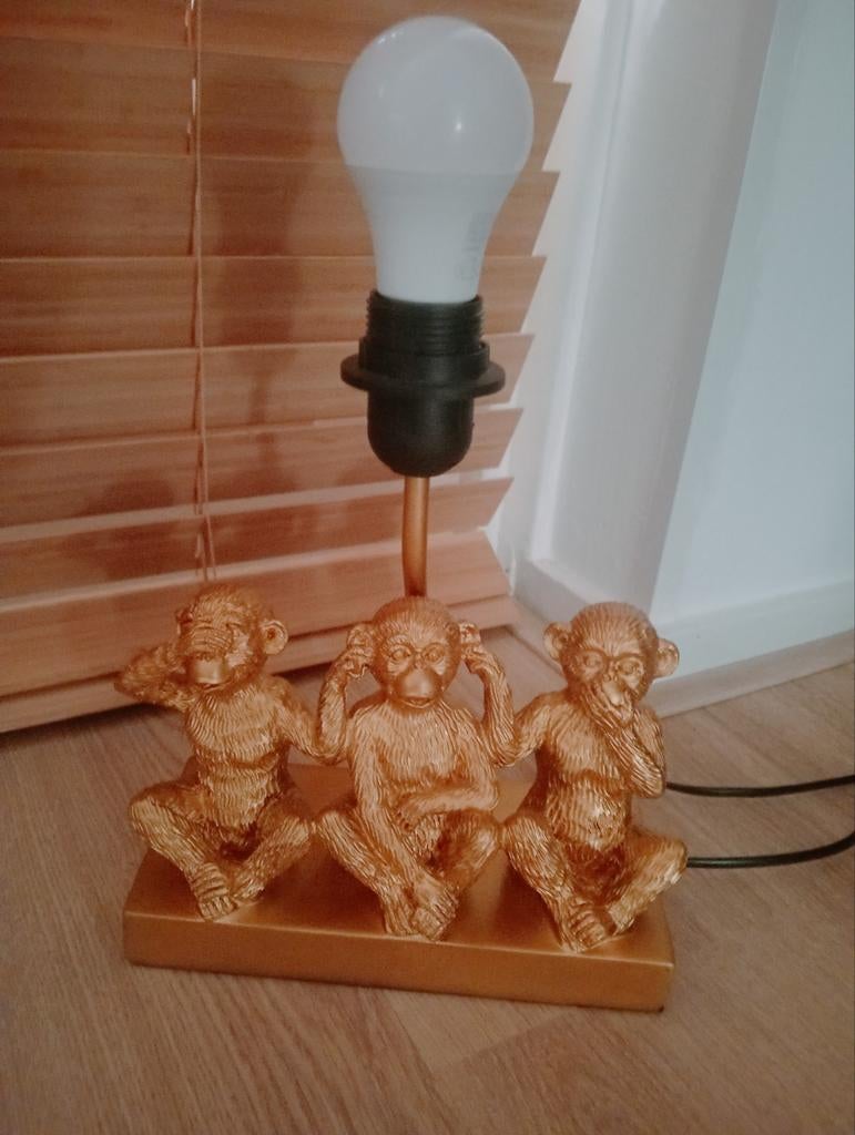 3 monkeys lamp, Huis en Inrichting, Lampen | Tafellampen, Ophalen of Verzenden, Zo goed als nieuw, Metaal, Minder dan 50 cm