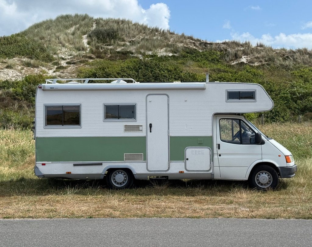 Zelfvoorzienende instapklare camper Ford Transit uit 1998, Alkoof, Ford, 6 tot 7 meter, Challenger