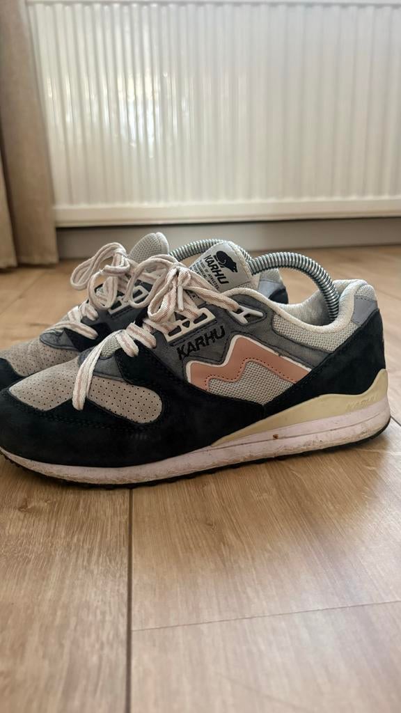 Karhu sneakers maat 39,5 - zo goed als nieuw, Kleding | Dames, Schoenen, Ophalen of Verzenden, Zo goed als nieuw, Grijs, Sneakers of Gympen