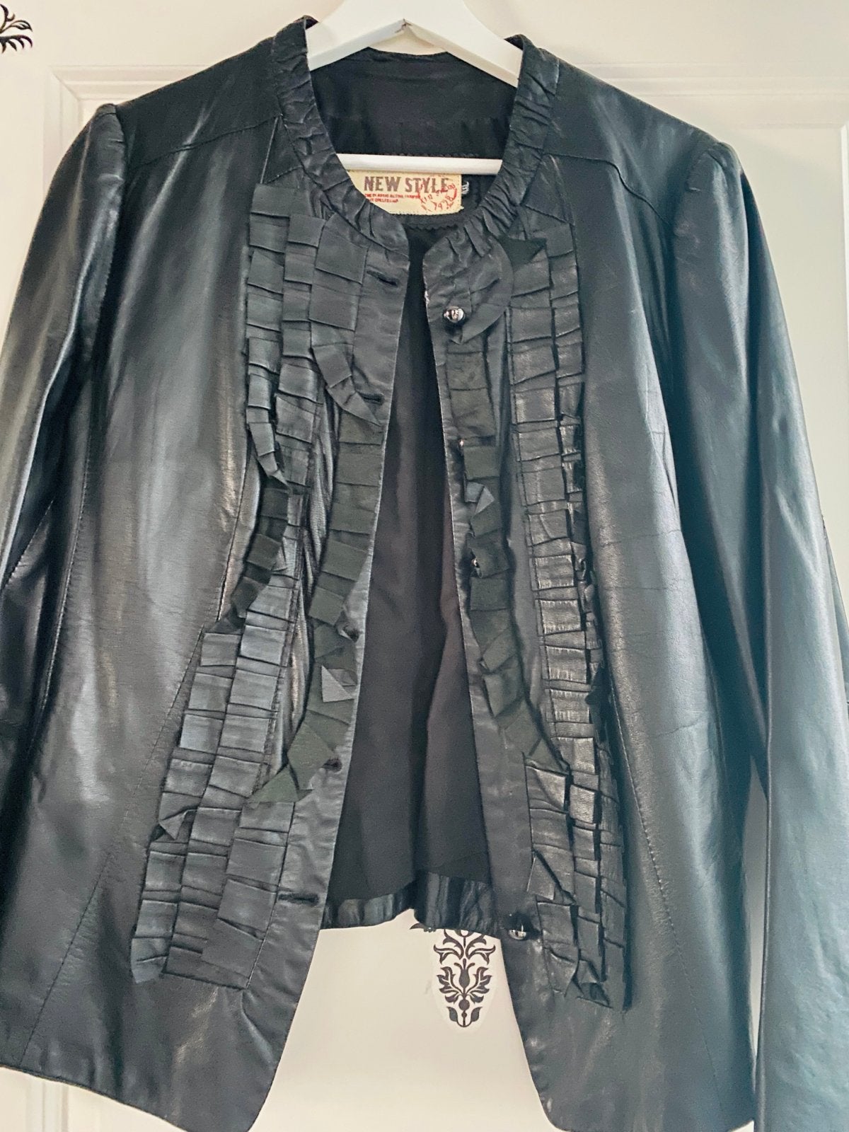Zwart leren jasje met ruches - New Style, Ophalen of Verzenden, Zo goed als nieuw, Maat 38/40 (M), Zwart