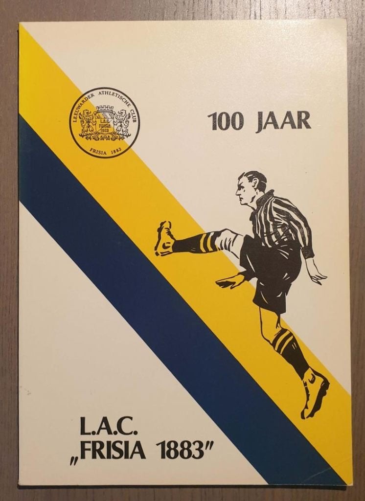 voetbal verenigingsboeken, Ophalen of Verzenden, Zo goed als nieuw, Overige binnenlandse clubs, Boek of Tijdschrift