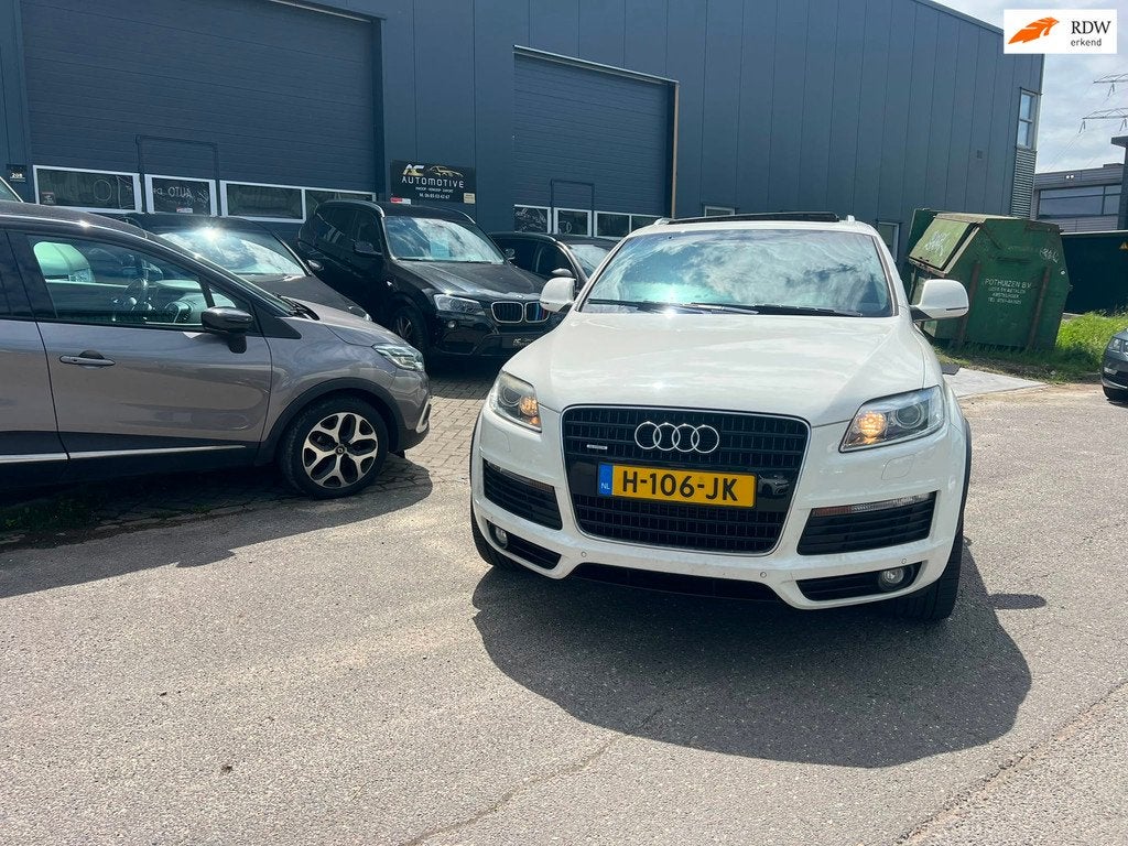 Audi Q7 4.2 FSI quattro S-line panodak vol options 7p. 257dk, Auto's, Audi, Gebruikt, 8 cilinders, Wit, 147 €/maand