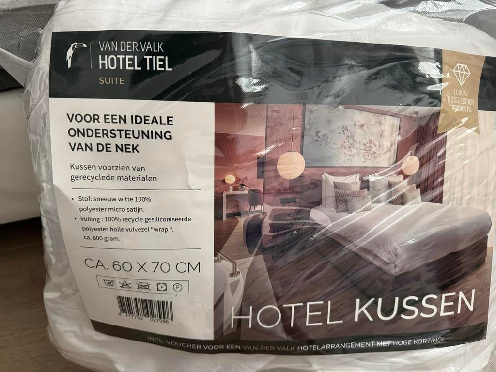 2 Van der Valk Hotel kussens - waarvan 1 dikker, Ophalen, Zo goed als nieuw, Wit, Rechthoekig