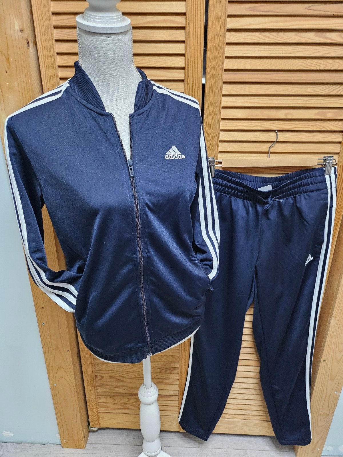 ZGAN Adidas 3-Stripes Trainingspak – Donkerblauw – Maat S, Kleding | Dames, Overige typen, Ophalen of Verzenden, Zo goed als nieuw
