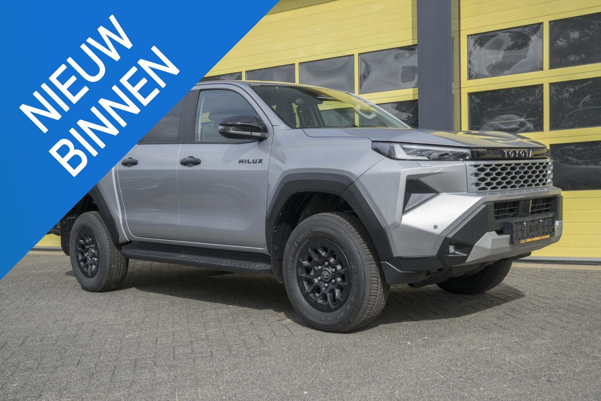 Toyota HiLux 2.8 D-4D MHEV Double Cab Auto 4WD Comfort, Auto's, Automaat, Stof, Automatische klimaatregeling, Euro 6