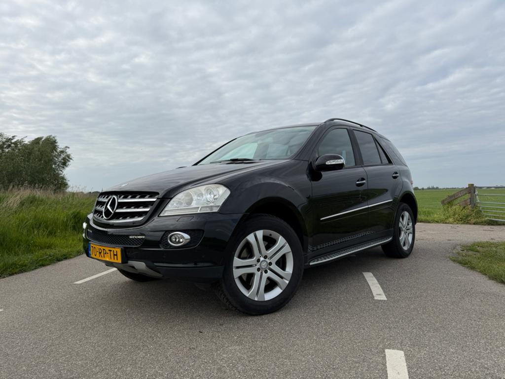 Mercedes-Benz M-Klasse 5.0 Ml500 4MATIC AUT 2005 Zwart, Auto's, Mercedes-Benz, Automaat, Zwart, Vierwielaandrijving, Particulier