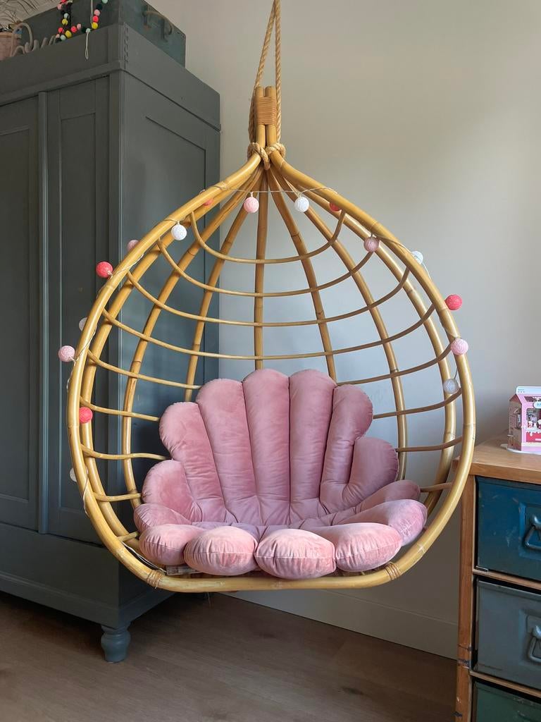 Rotan hangstoel met roze kussen, Ophalen, Gebruikt, Bruin, Riet of Rotan