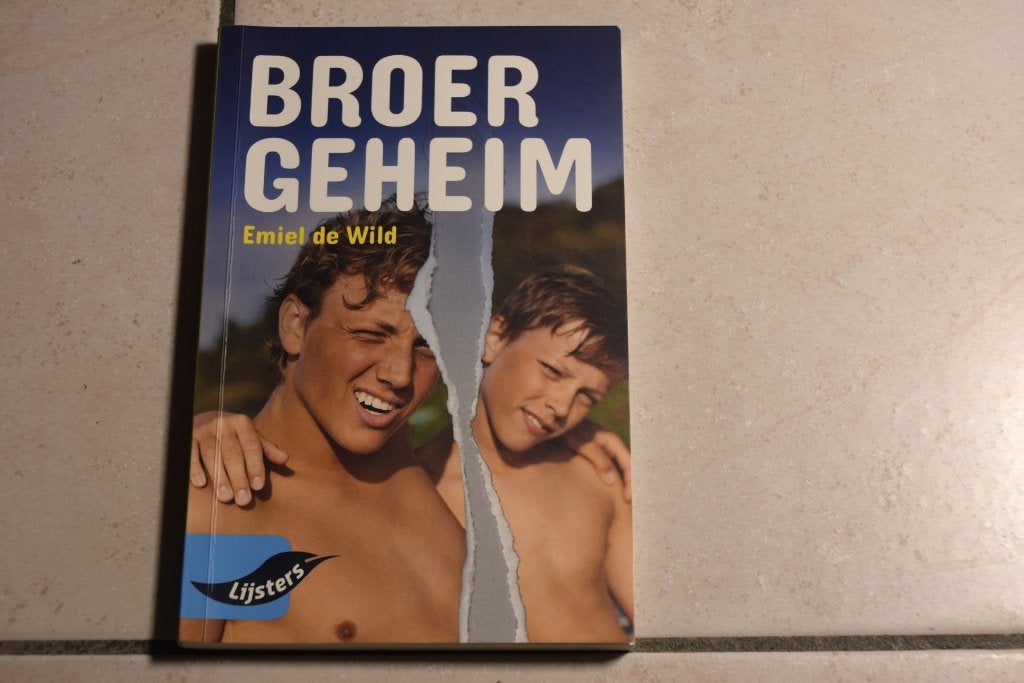 Vroege lijsters: Broergeheim / Emiel de Wild , Ophalen of Verzenden, Zo goed als nieuw