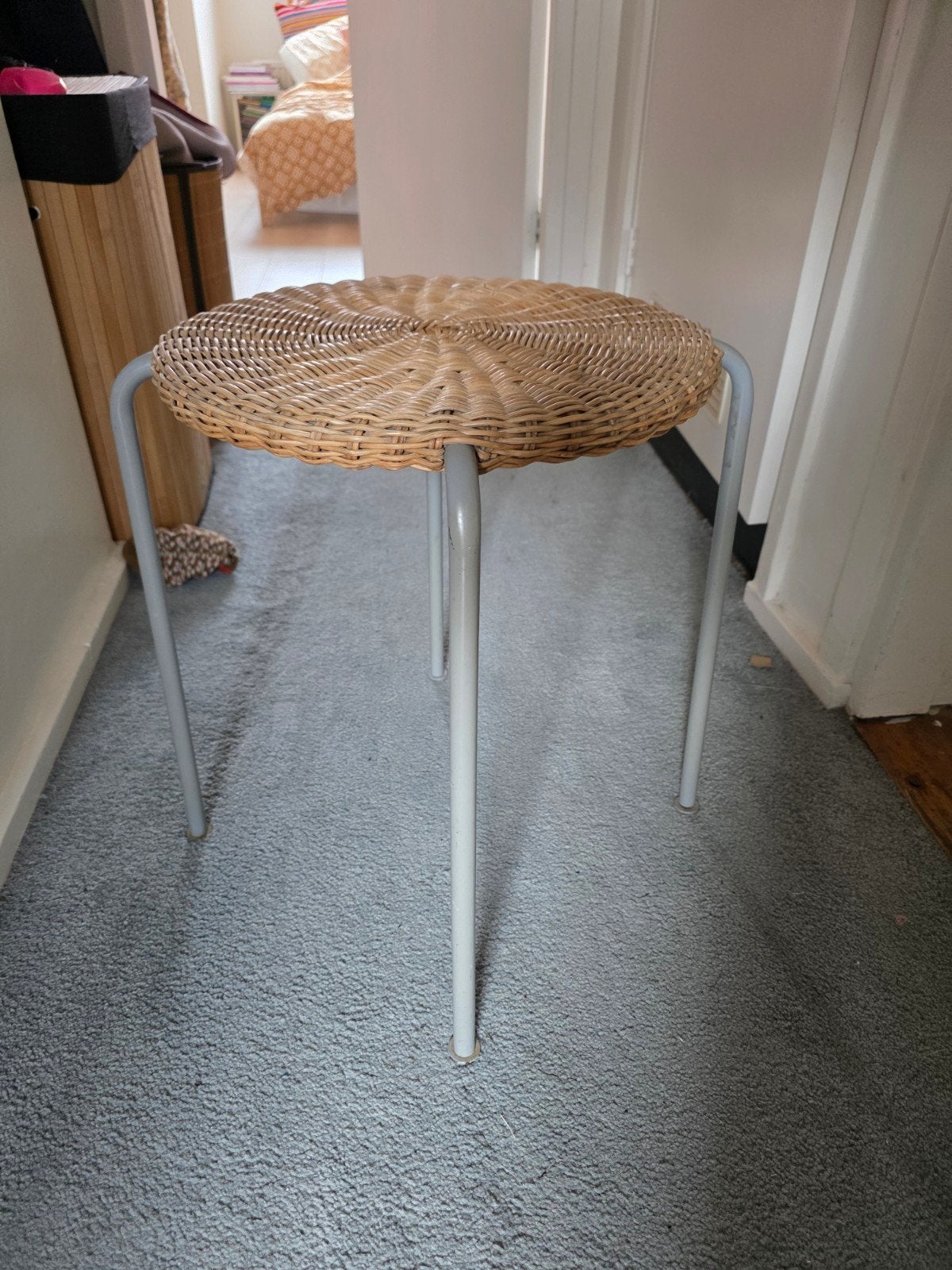 Ikea Viktigt krukje / bijzettafel, Ophalen, Zo goed als nieuw