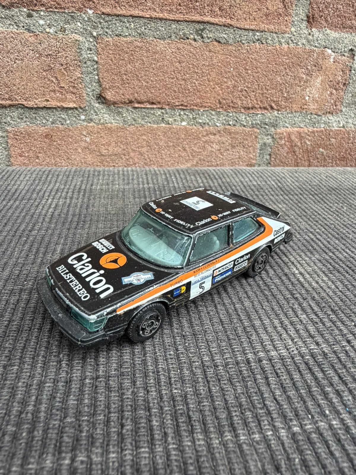 1:43 Saab 900 turbo, Hobby en Vrije tijd, Ophalen of Verzenden, Gebruikt, Auto, Overige merken