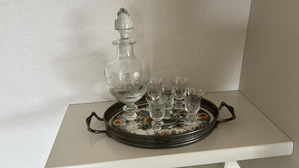 Dienblad met glazen karaf en borrelglaasjes, Ophalen of Verzenden, Hout