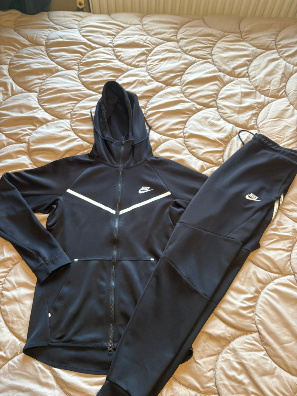 Zwart Nike trainingspak maat S, Kleding | Heren, Sportkleding, Zwart, Ophalen of Verzenden, Gedragen, Algemeen
