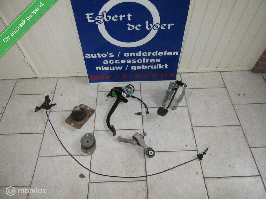 Pedalenset motorrubber motorkapkabel Trafic Primastar Vivaro, Gebruikt, Opel, Ophalen of Verzenden, Opel