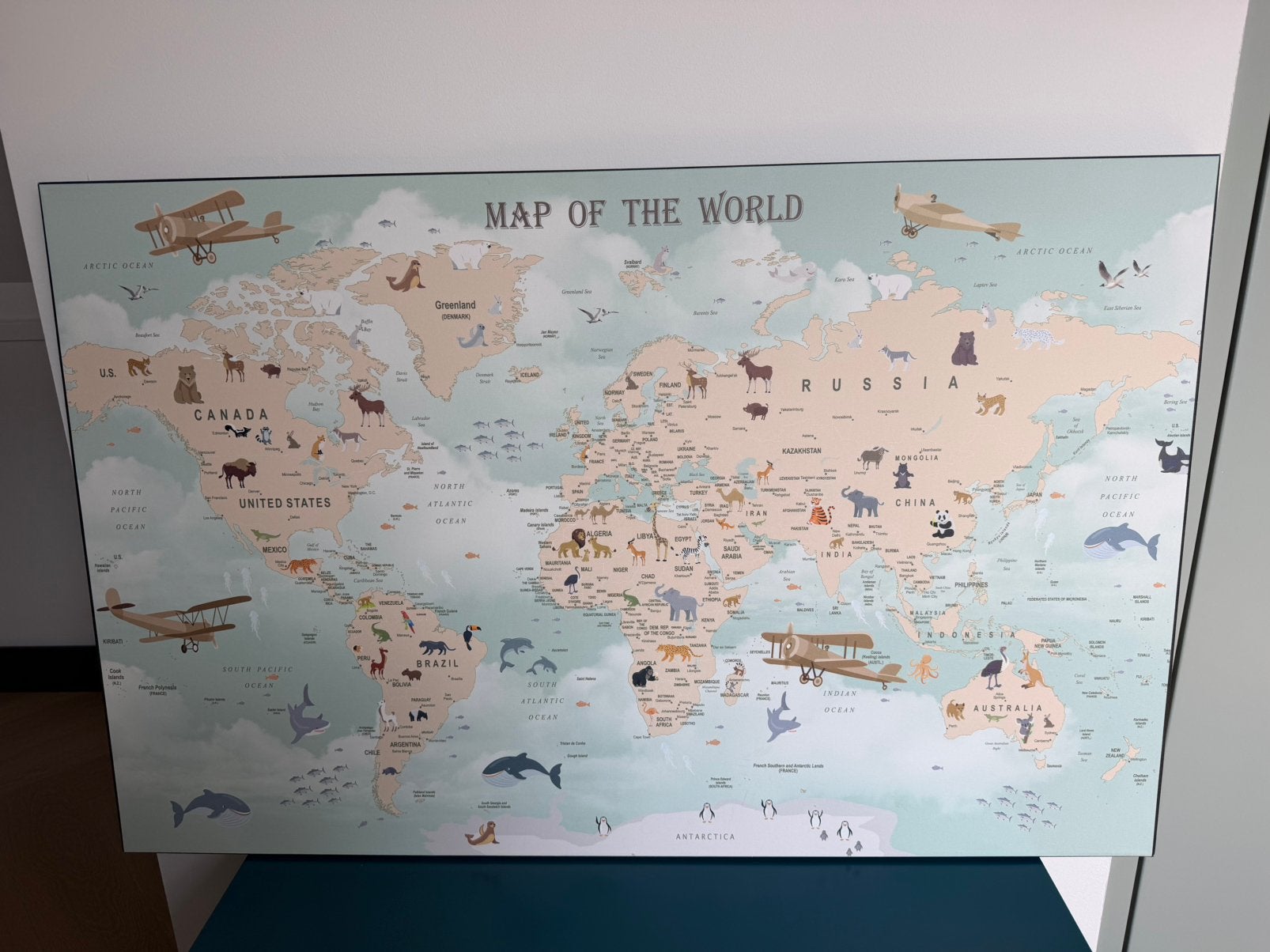 Wereldkaart op linnen voor kinderkamer, Ophalen, Zo goed als nieuw, Wanddecoratie, Ophangbaar