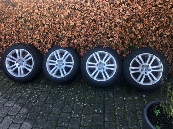 Volvo 17 inch velgen met Michelin winterbanden 225/50 R17, Ophalen, Gebruikt, Banden en Velgen, 17 inch