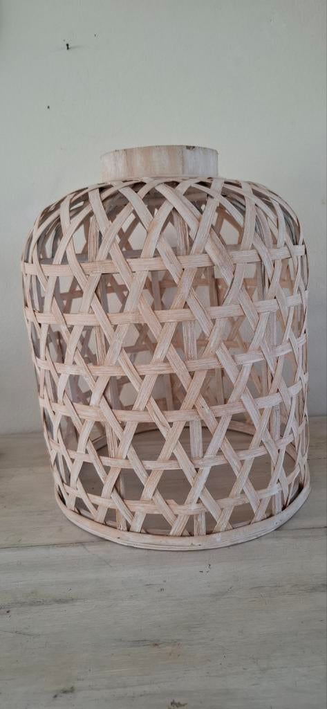 Lampenkap whitewash ( bamboe?), Huis en Inrichting, Ophalen of Verzenden, Zo goed als nieuw, Rond, 25 tot 50 cm