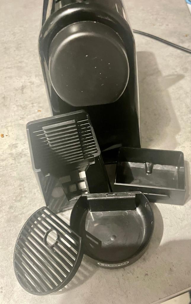 Nespresso De'Longhi Inissia Koffiemachine Zwart, Gebruikt, Espresso apparaat, Ophalen of Verzenden, 1 kopje