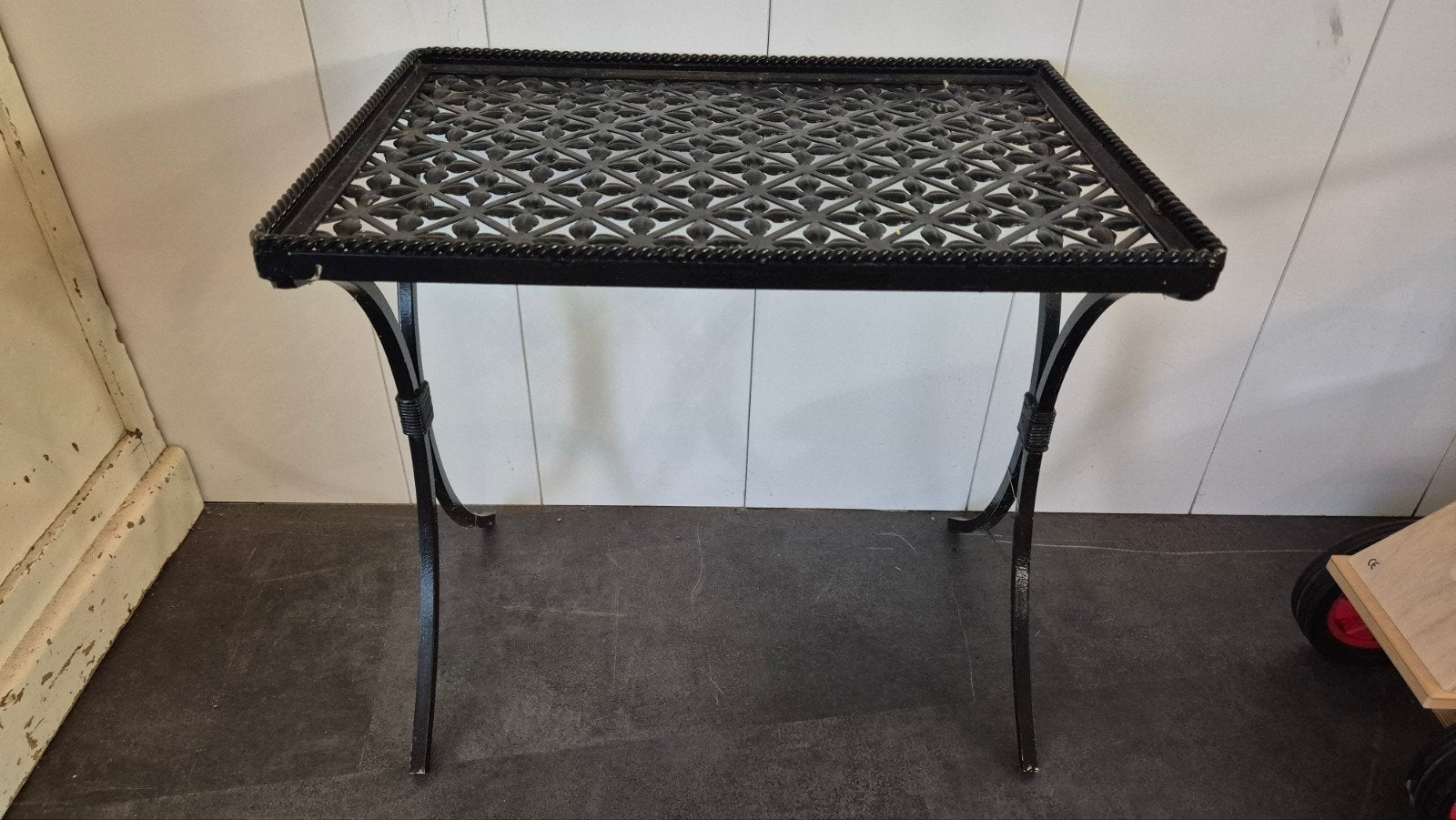Decoratieve bijzettafel van smeedijzer, Ophalen