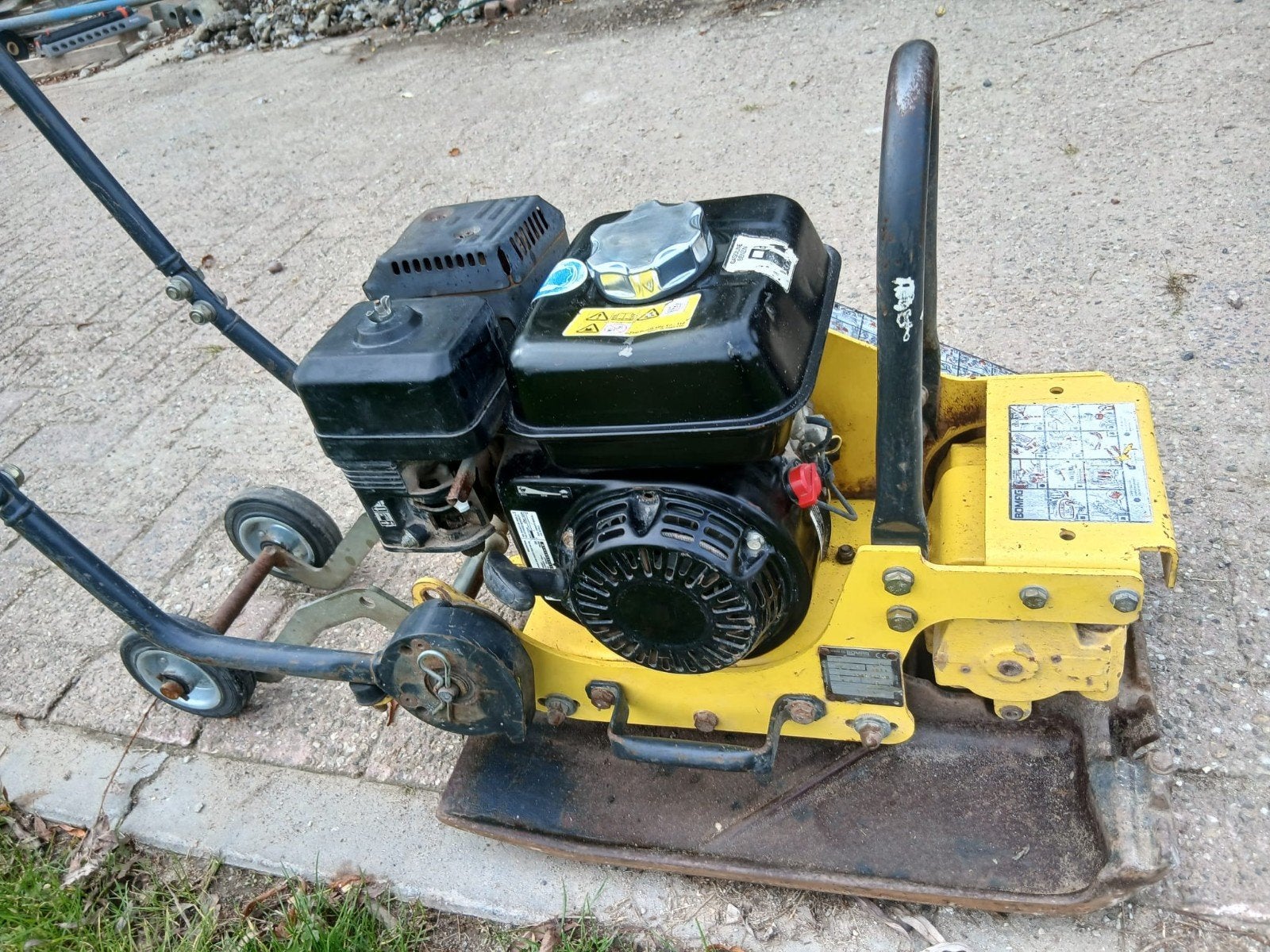 te koop bomag trilplaat 18/45 benzine, Ophalen