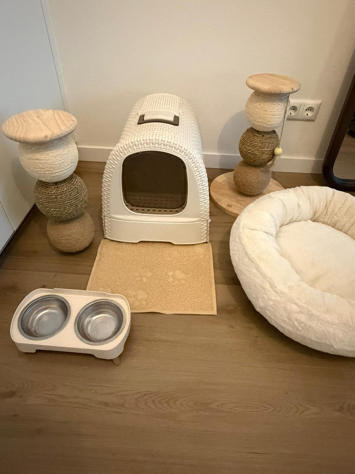 Complete kattenset: kattenbak, krabpalen, mand, voerbak, Ophalen, Zo goed als nieuw