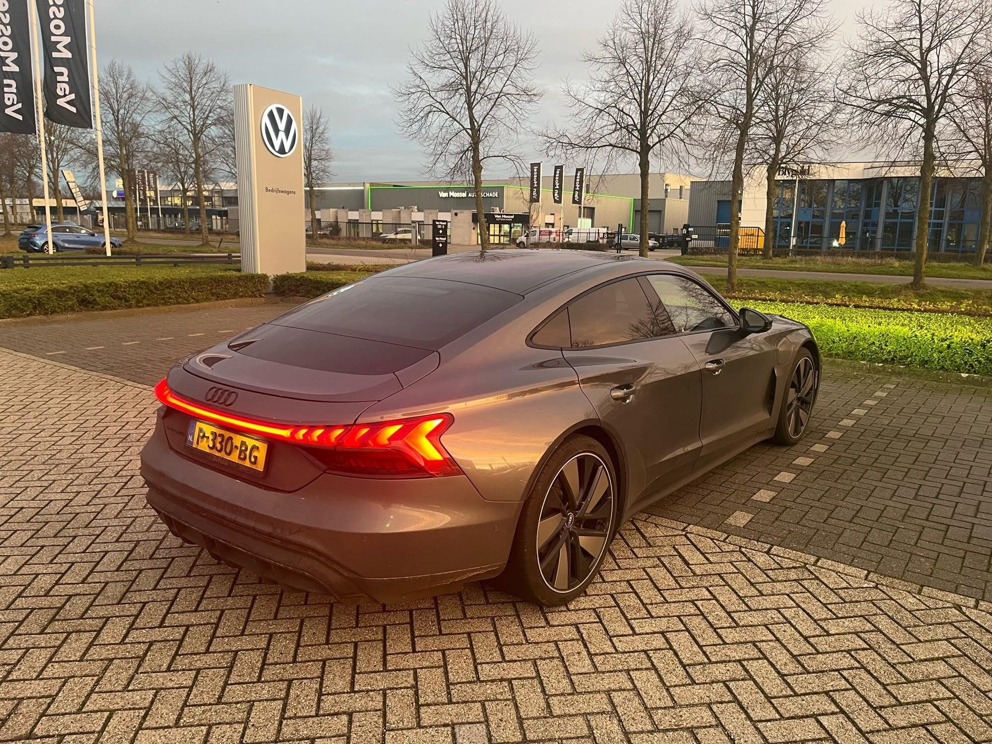 Audi e-tron GT GT 93 kWh VERWACHT | PANORAMADAK | STOELVENTI, Automaat, 12 maanden, Zwart, 93 kWh