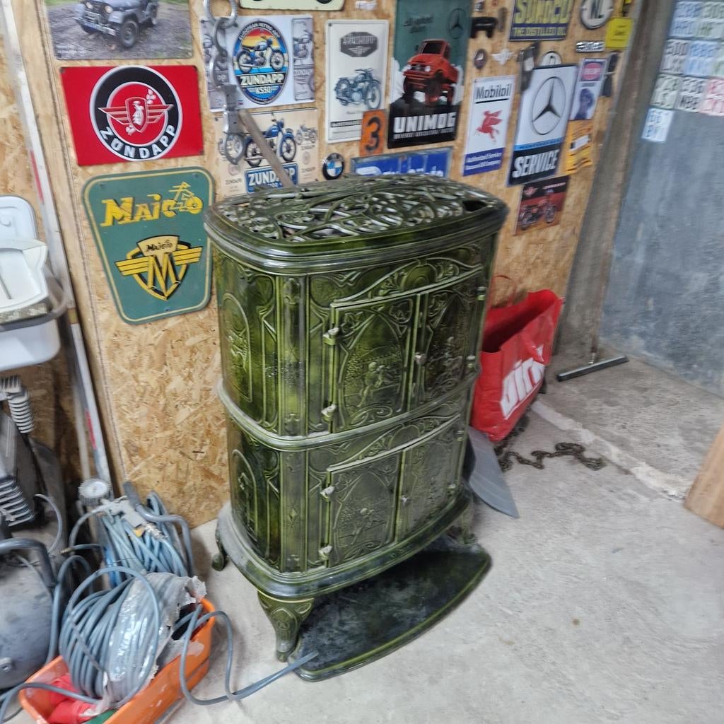 Antieke gietijzeren kachel - Groen, Gebruikt, Houtkachel, Ophalen of Verzenden, Vrijstaand