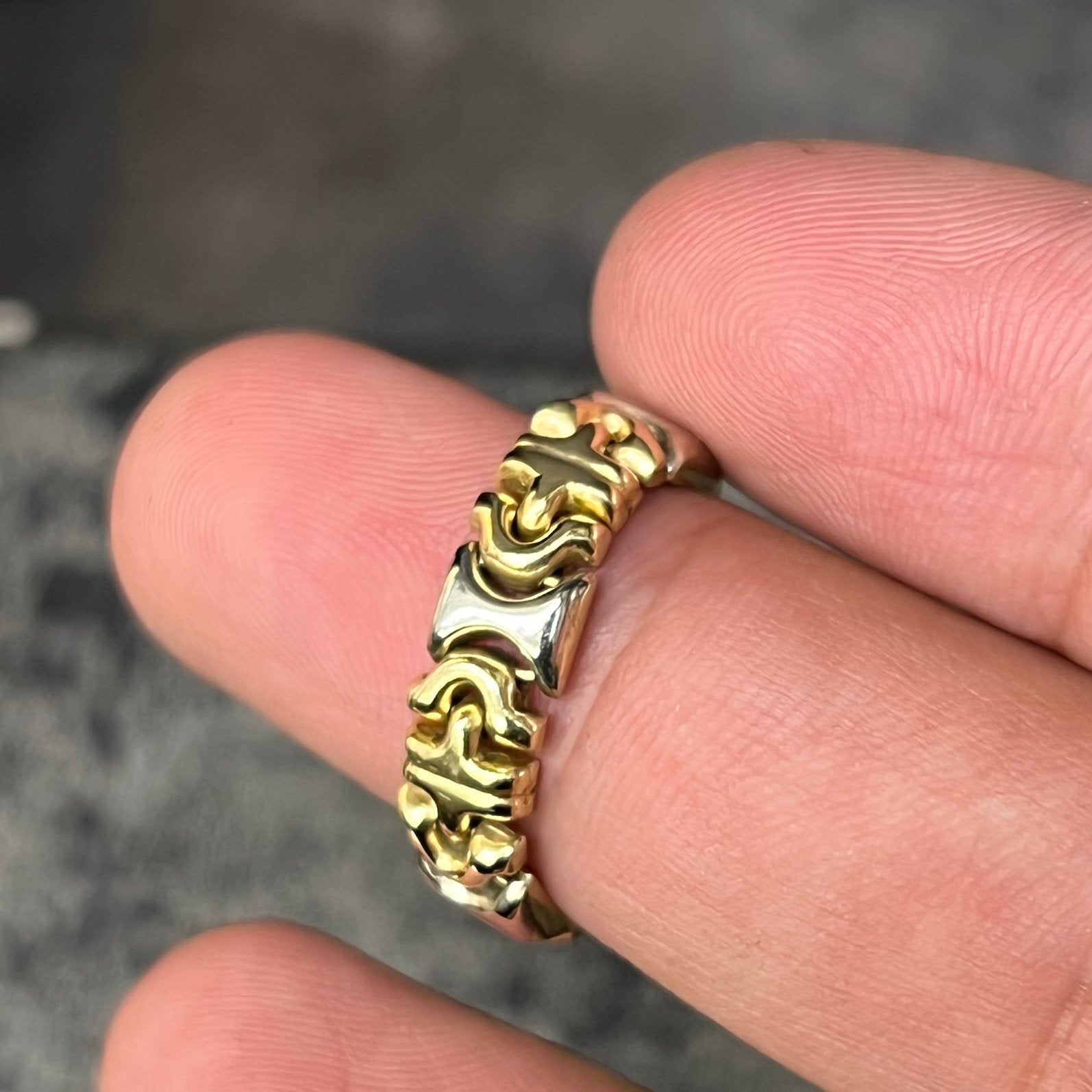 14 karaat gouden ring prachtig bvlgari model, Ophalen of Verzenden, Zo goed als nieuw, Goud, Dame