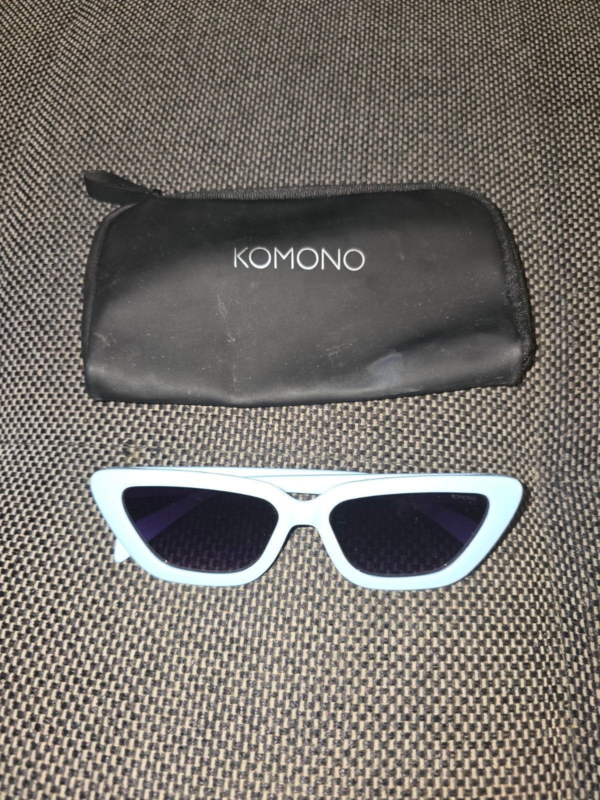 Komono Zonnebril - Lichtblauw Cat-Eye Stijl, Ophalen of Verzenden