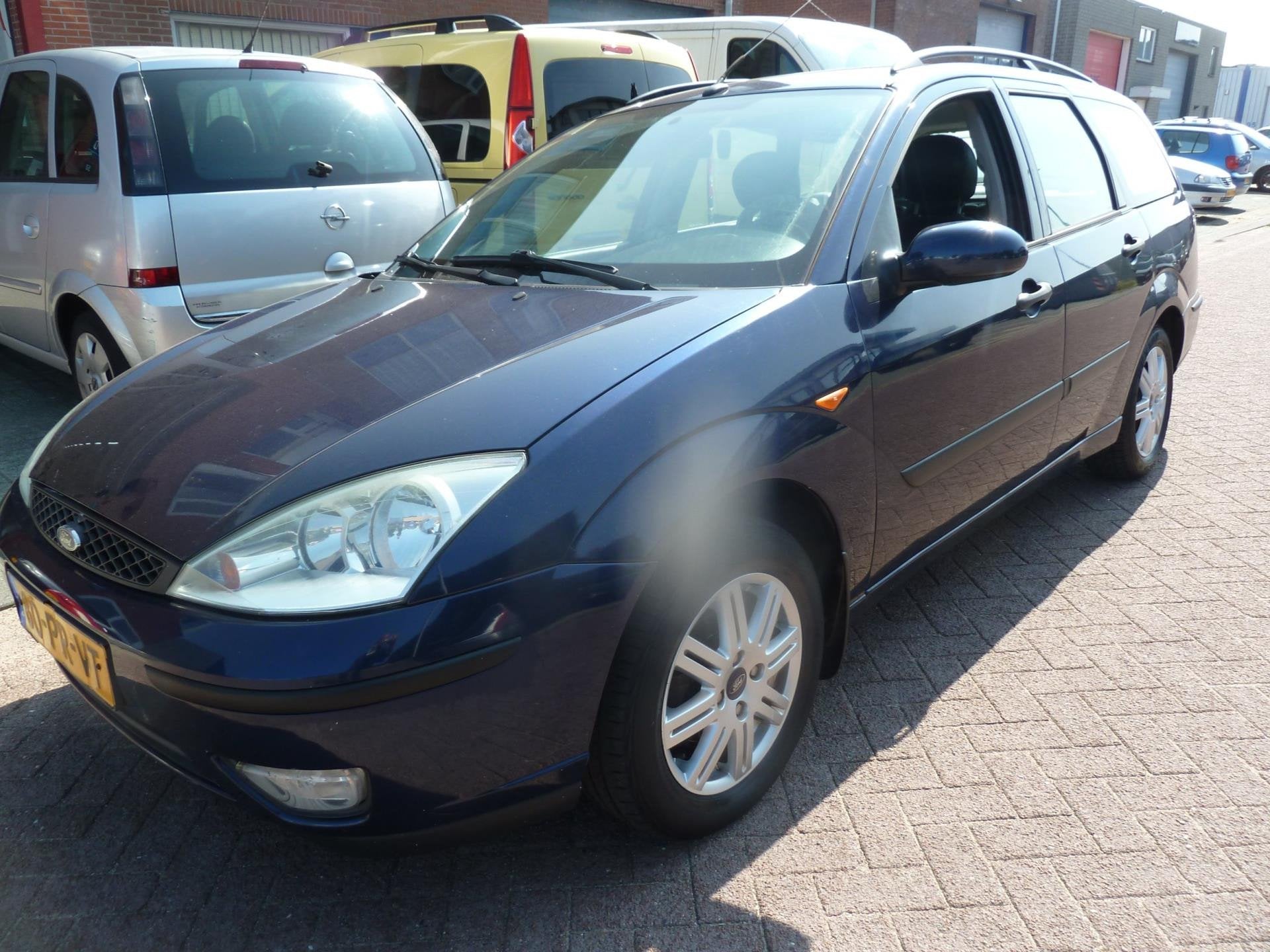 Ford Focus Wagon 1.6-16V Futura nw apk airco trekhaak AIRCO, Auto's, Ford, 1596 cc, Gebruikt, 4 cilinders, Blauw