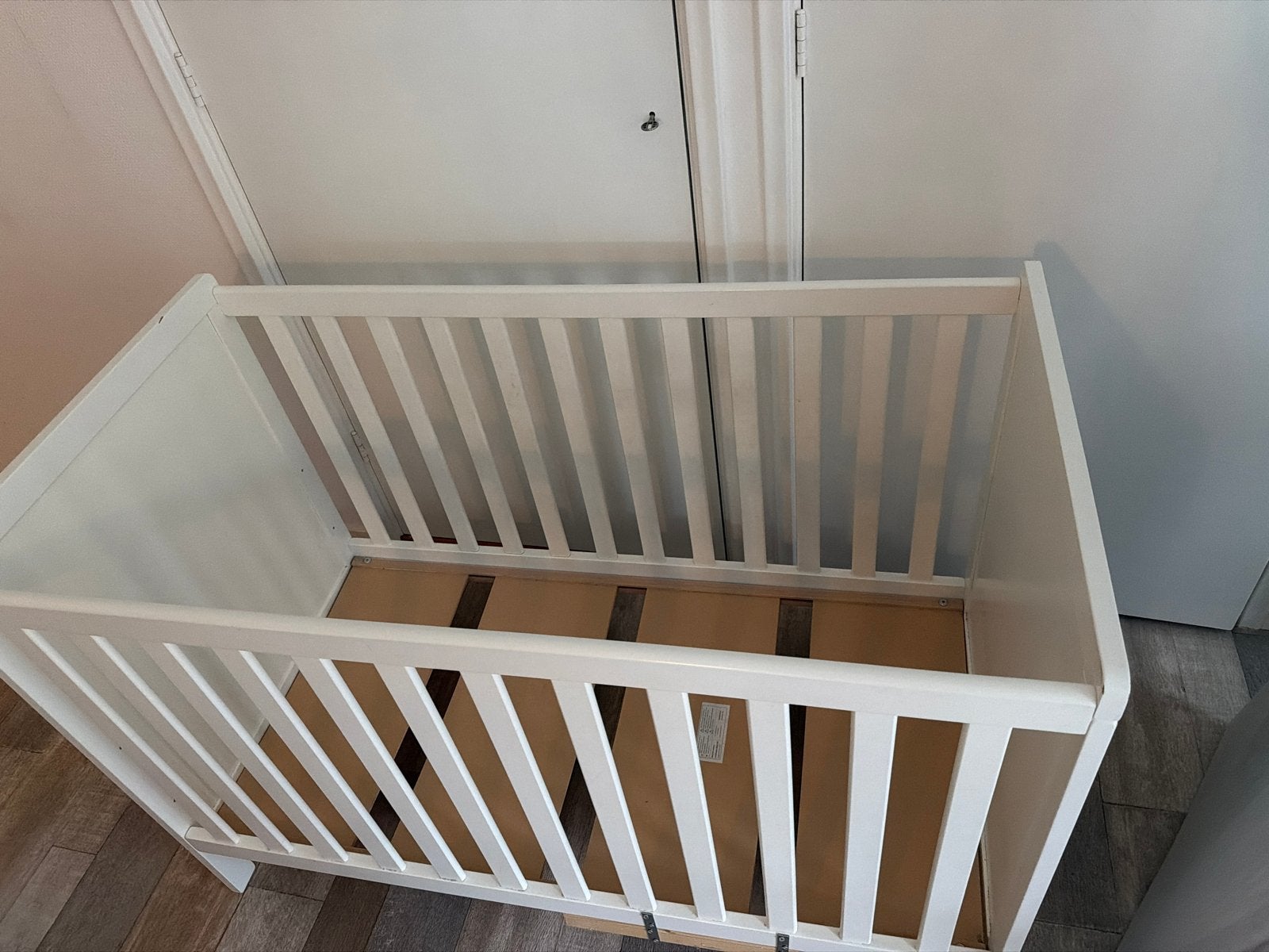Wit houten ledikantje voor baby's, Ophalen, Gebruikt, Ledikant
